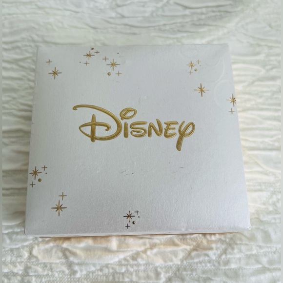 Bauble Bar Minnie Mouse Necklace, New in Box - Picture 3 of 3